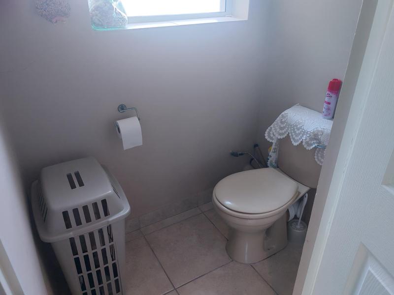 2 Bedroom Property for Sale in Sandbaai Western Cape